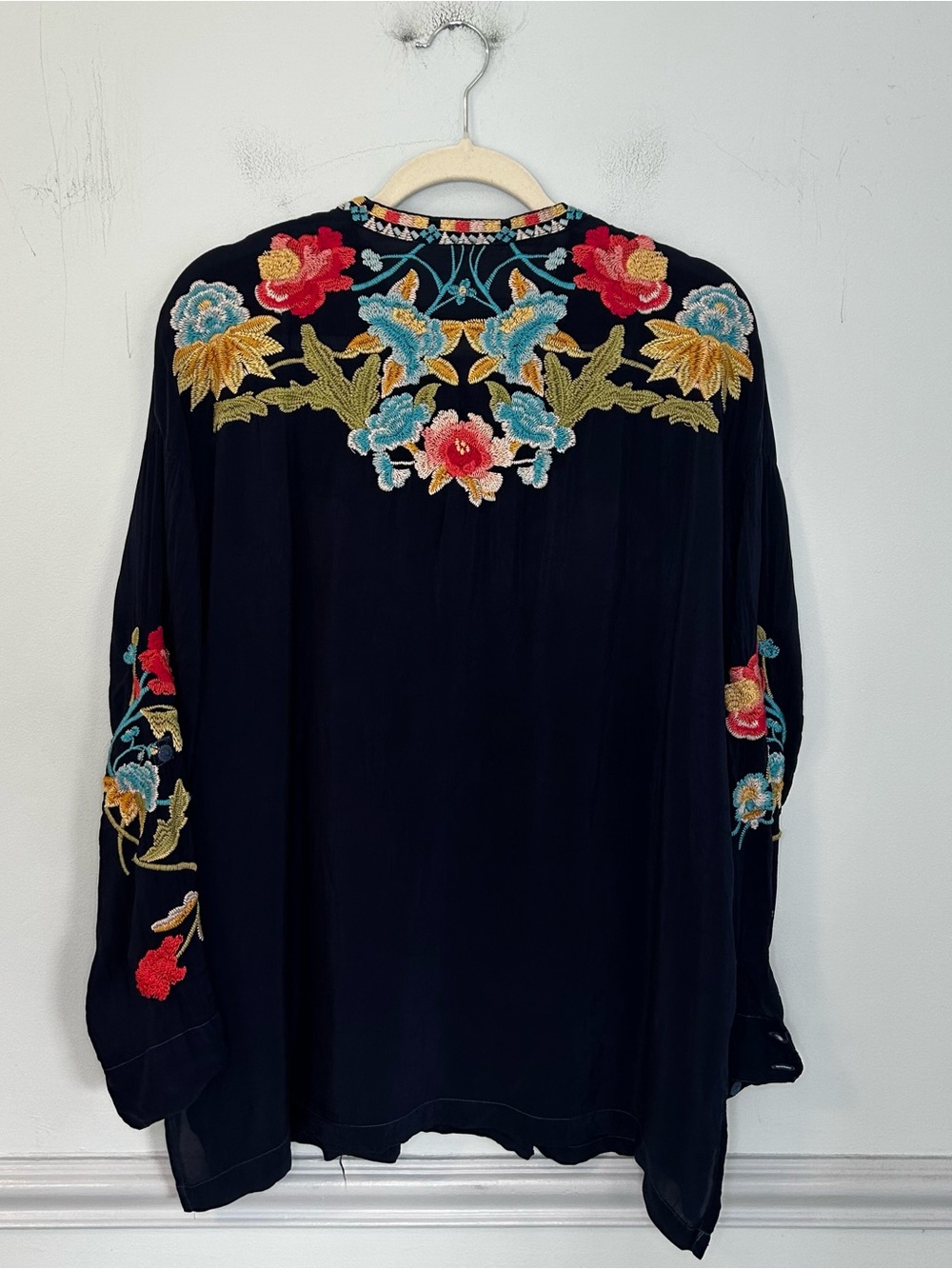 Johnny Was Blue Flora Heavily Embroidered Long Sleeve Tunic Blouse Size Small - Picture 4 of 11